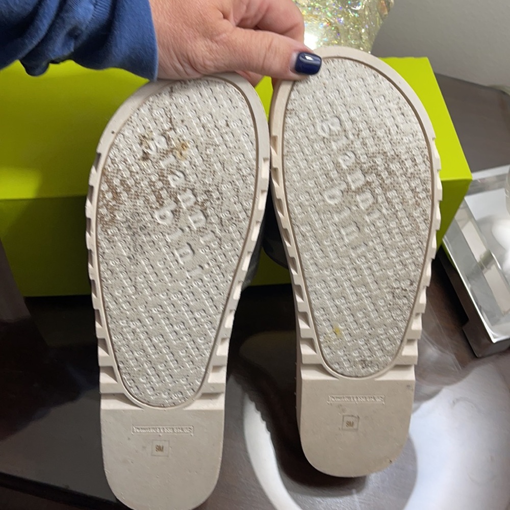 Gianni Bini Camo Slides size 9 - Picture 5 of 5